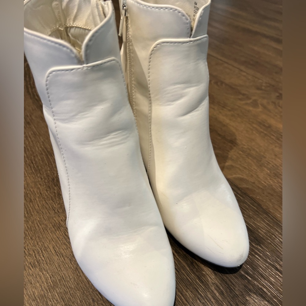Elegant Mia White Ankle Boots